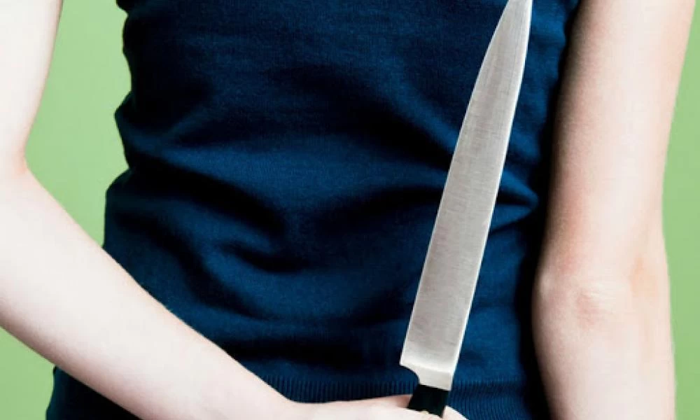 Γιαγιά μαχαίρωσε την 30χρονη κόρη της μπροστά στα εγγόνια της στη Καλλιθέα